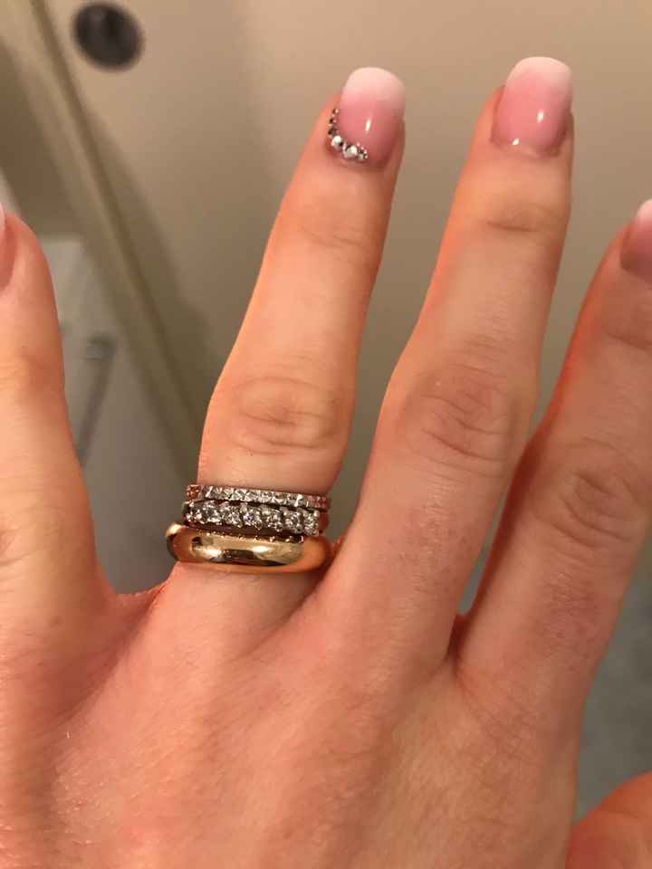  Curiosità: indossate/indosserete solo la fede i anche altri anelli? - 1