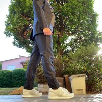 Sposo con scarpe sportive? - 1