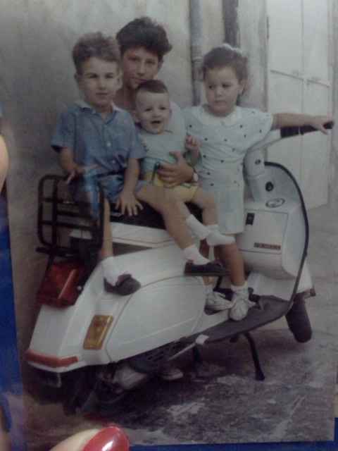 Una nostra foto da bambina e da adulta - 1