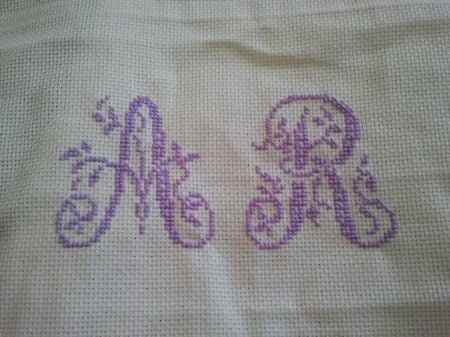 Cuscino fedi ricamato  - 1