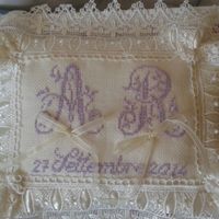 Schema punto croce cuscino porta fedi - 1