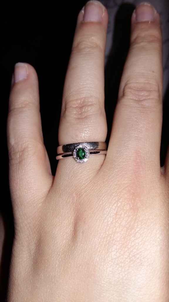E ora mostraci una foto del tuo anello di fidanzamento! - 1