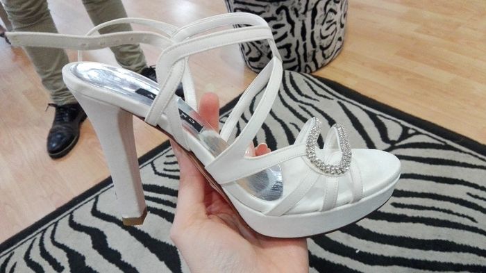 Prova scarpe Albano