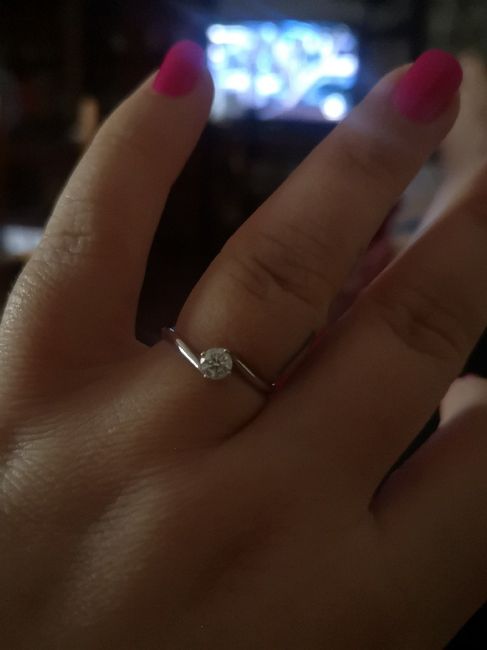 E ora mostraci una foto del tuo anello di fidanzamento! - 1
