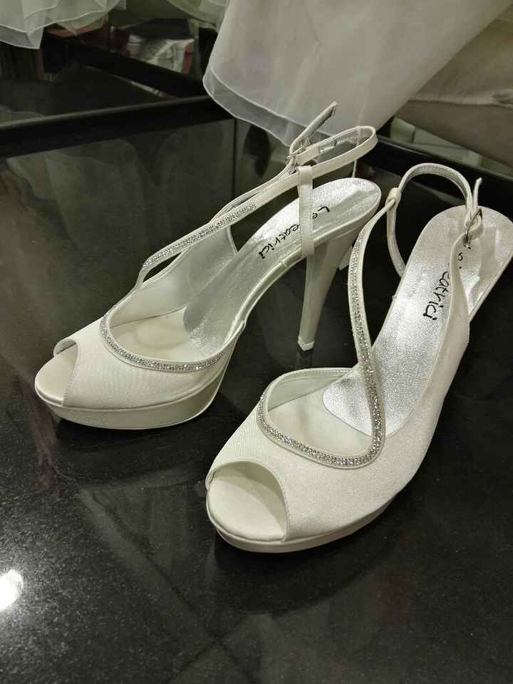 Finalmente ci sono le scarpe.... - 1