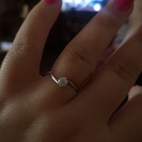E ora mostraci una foto del tuo anello di fidanzamento! - 1