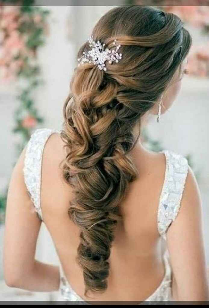  Scollo vestito e acconciatura - 1