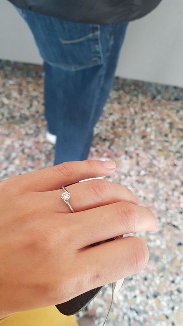 E ora mostraci una foto del tuo anello di fidanzamento! - 1