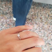 E ora mostraci una foto del tuo anello di fidanzamento! - 1
