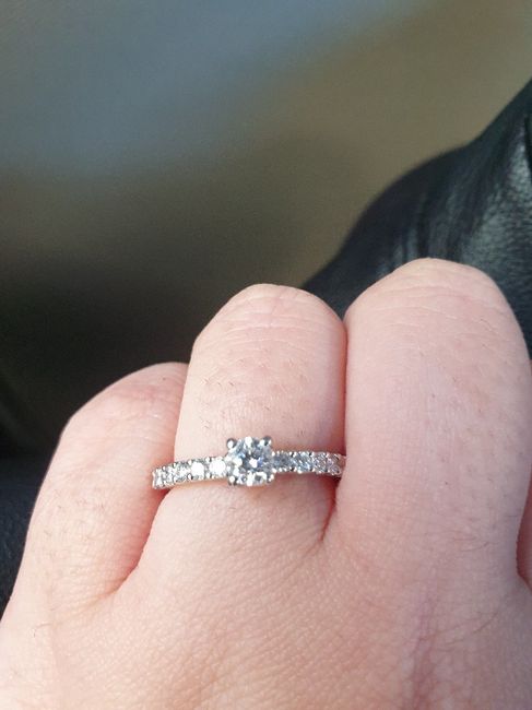 E ora mostraci una foto del tuo anello di fidanzamento! 32
