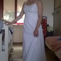 così sara....solo una fascetta sotto i seno