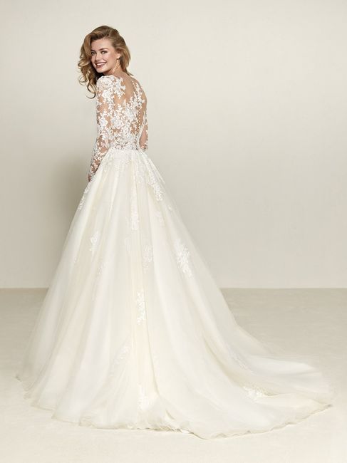👗 B. Abito Pronovias