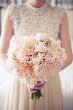 3) Bouquet da sposa di Dahlia