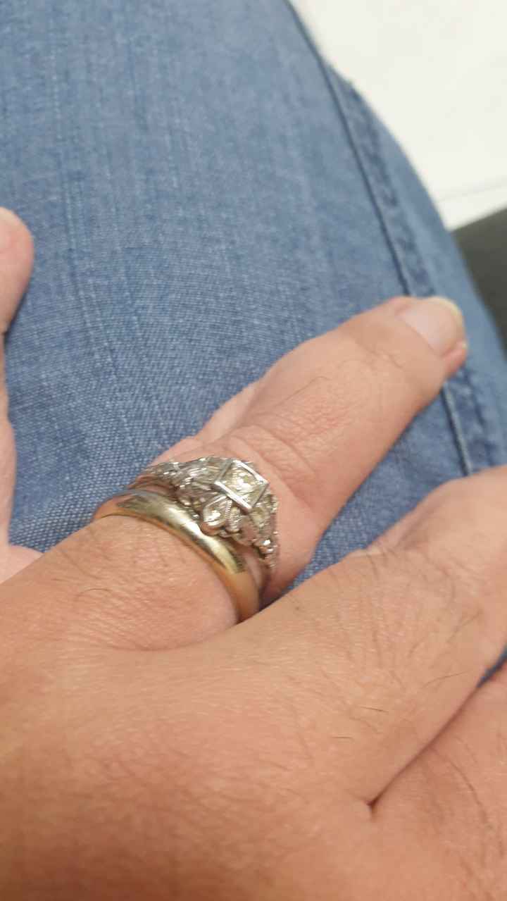 Voi avete l'anello di fidanzamento di marca oppure avete preferito un anello "normale"? - 1