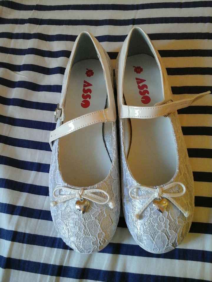 Mi fate vedere le vostre scarpe? - 1