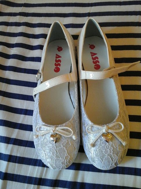 Mi fate vedere le vostre scarpe? - 1