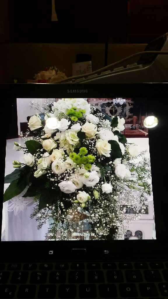  Abito da sposa e fiori - 1