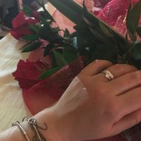 E ora mostraci una foto del tuo anello di fidanzamento! - 1