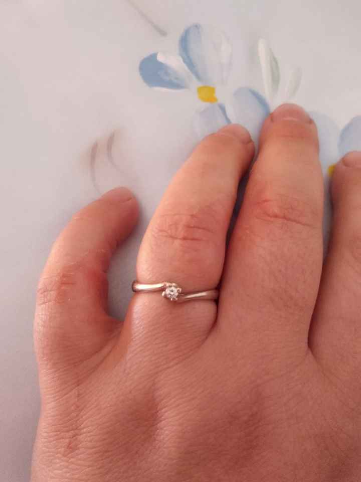 E ora mostraci una foto del tuo anello di fidanzamento! - 1