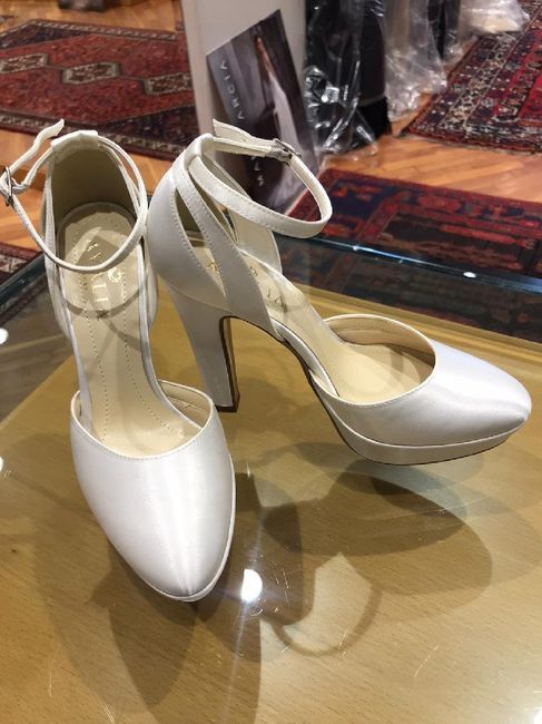 Scarpe lisce e con tacco largo 2