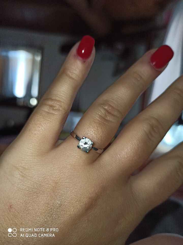 E ora mostraci una foto del tuo anello di fidanzamento! - 1