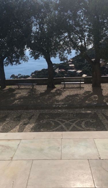 Uscendo dalla chiesa. Questa è la vista