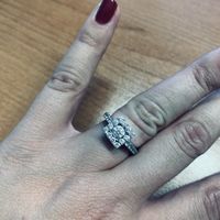 E ora mostraci una foto del tuo anello di fidanzamento! - 1