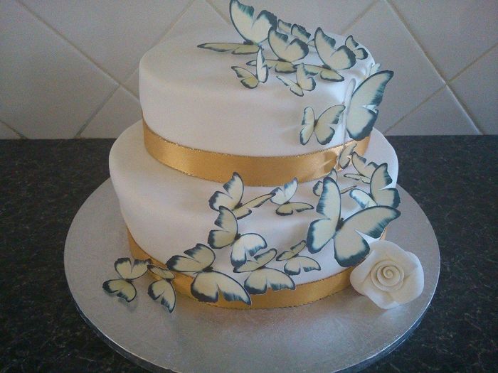 torta con tantissime farfalle