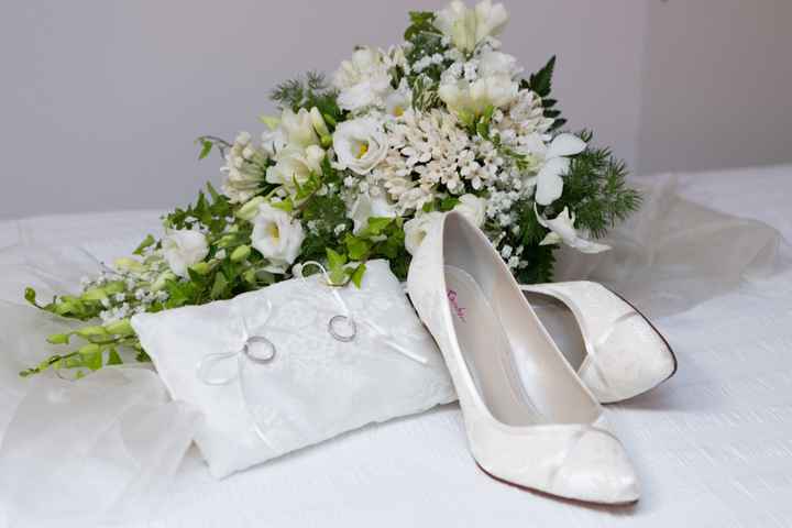 fedi, scarpe, bouquet