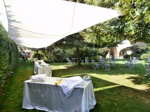 preparativi allestimento aperitivi a buffet