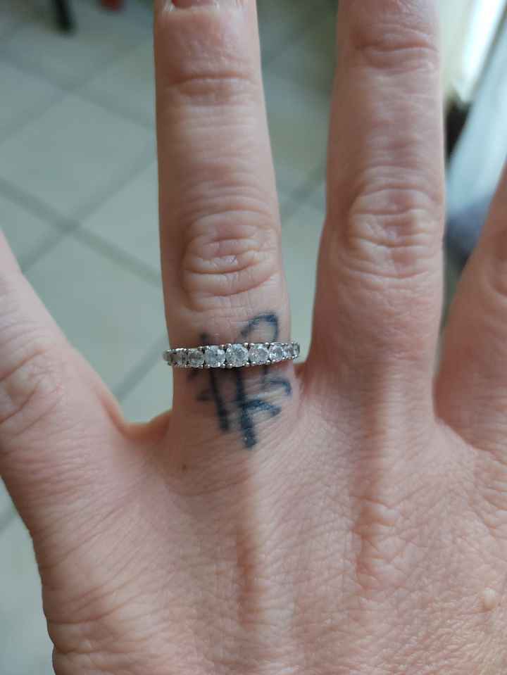 Avete ricevuto l'anello per la proposta di matrimonio?io sì più di uno😅 è per me sono stupendi. Ovvi