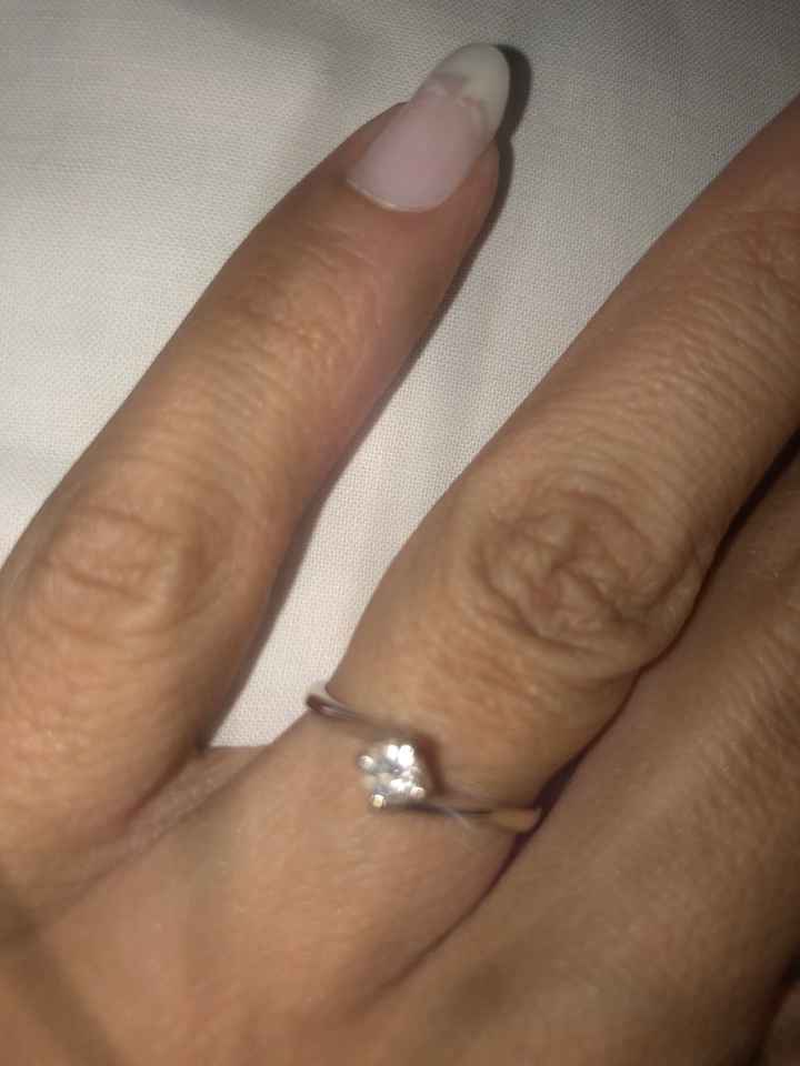 E ora mostraci una foto del tuo anello di fidanzamento! - 1