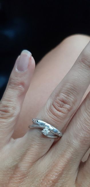 E ora mostraci una foto del tuo anello di fidanzamento! - 1