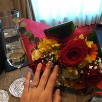 E ora mostraci una foto del tuo anello di fidanzamento! - 1