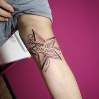 Tatuaggio con il nome del figlio - 1