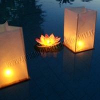 candele anche in piscina??