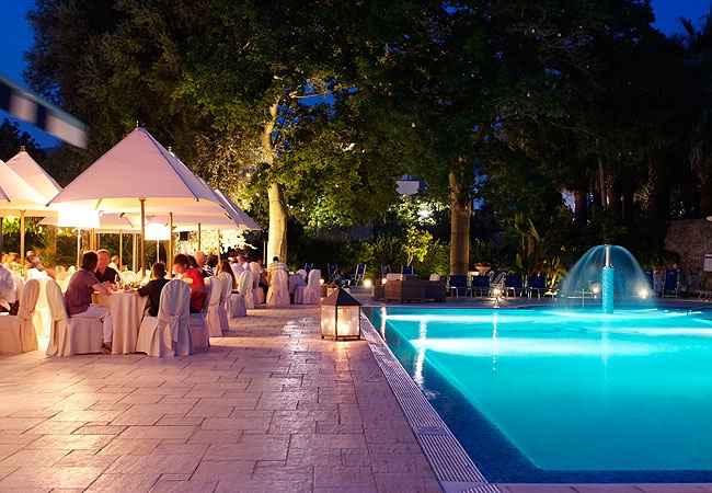 Piscina (Hotel Mediterraneo Sorrento)