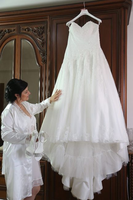 Un anno fa l'abito da sposa mi scelse - 1