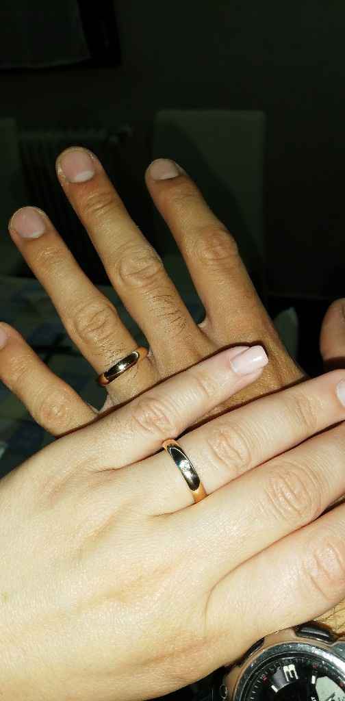 Mi fate vedere fedi indossate? - 1