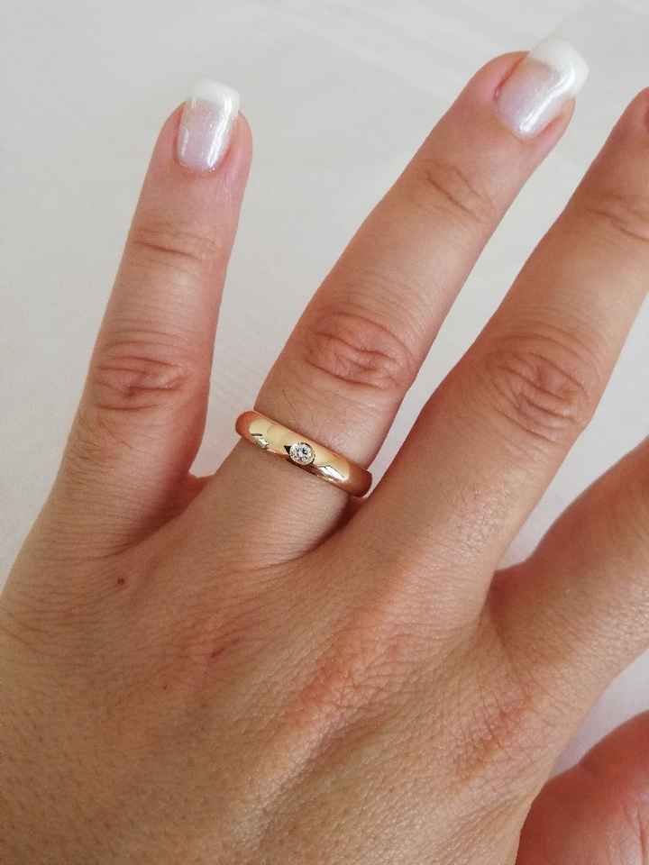 Mi fate vedere fedi indossate? - 3