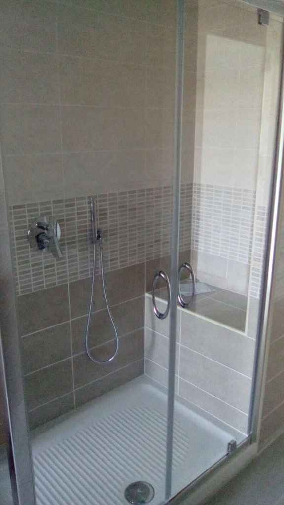 Mi farà uscire si senno questo bagno........ - 2