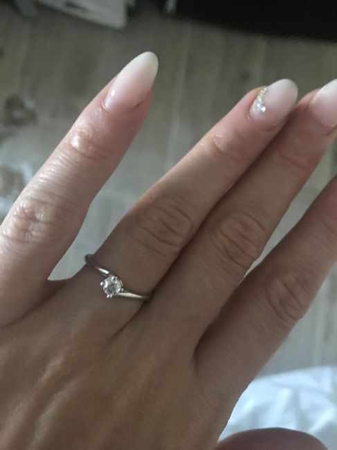 E ora mostraci una foto del tuo anello di fidanzamento! - 1