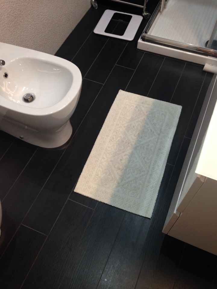 Bagno bianco e nero o grigio e nero - 4