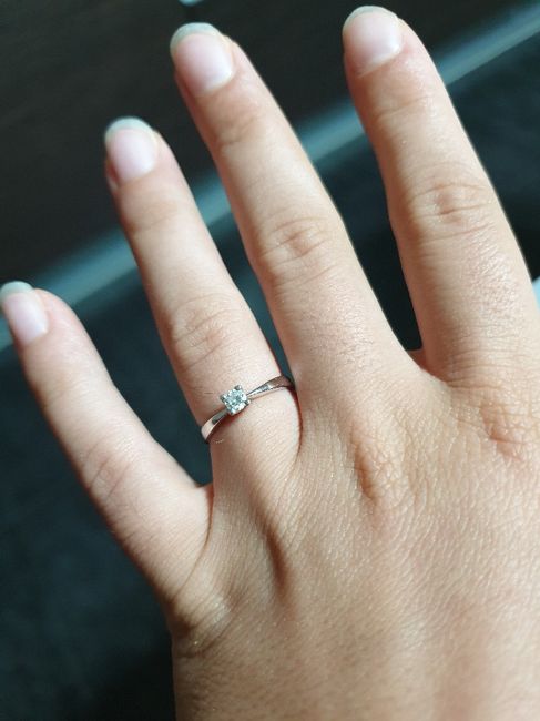 E ora mostraci una foto del tuo anello di fidanzamento! - 1