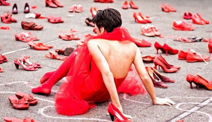 Scarpe rosse 👠 simbolo anti violenza 7