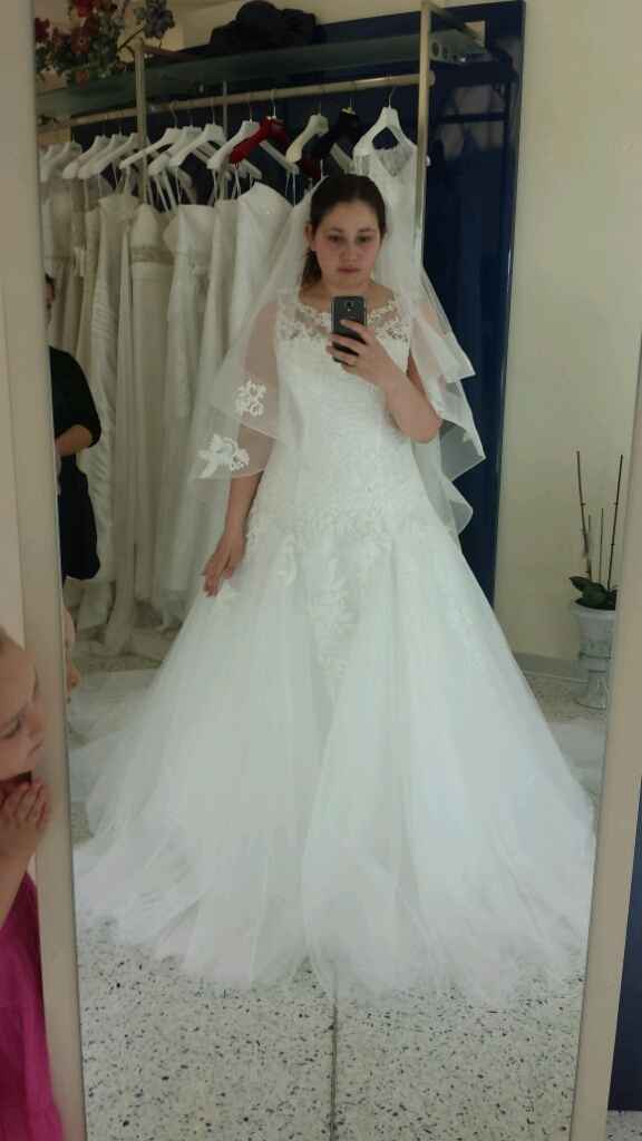 Abito da principessa con ampia gonna in tulle - 1