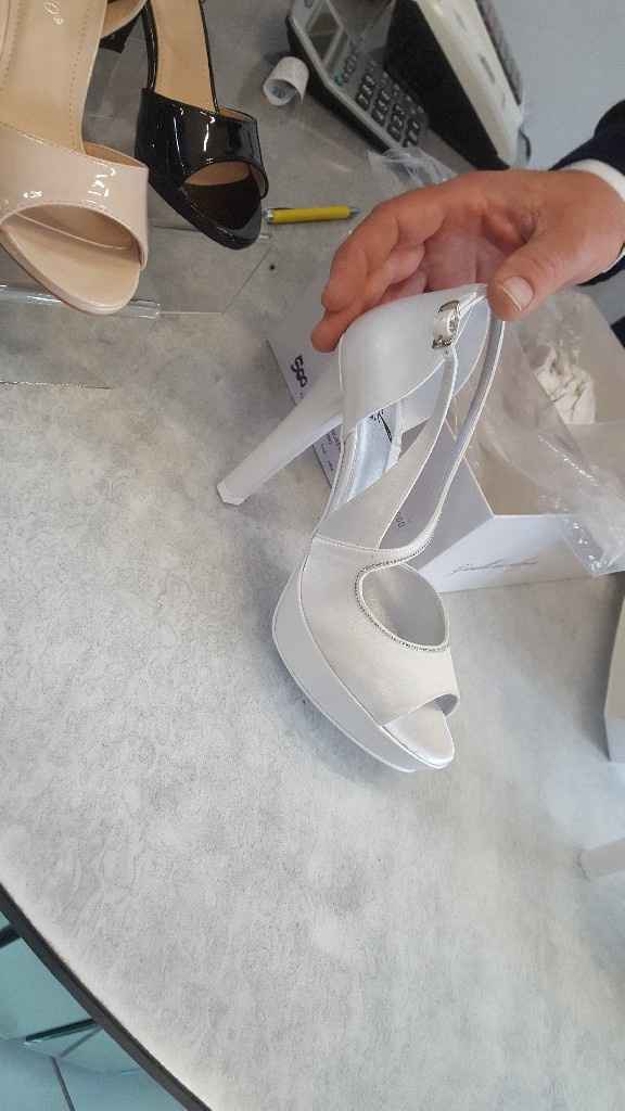 Alla ricerca delle scarpe - 1