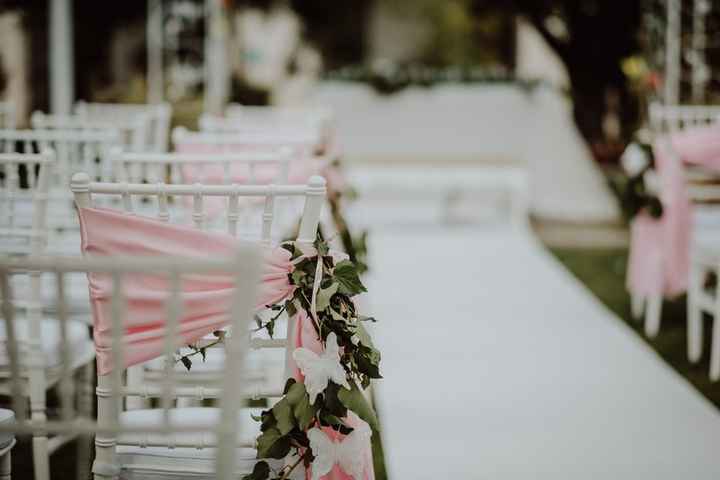 Matrimonio all'aperto: le sedie della cerimonia - 2