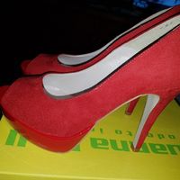 Aiuto!!non trovo le scarpe rosse!! - 1