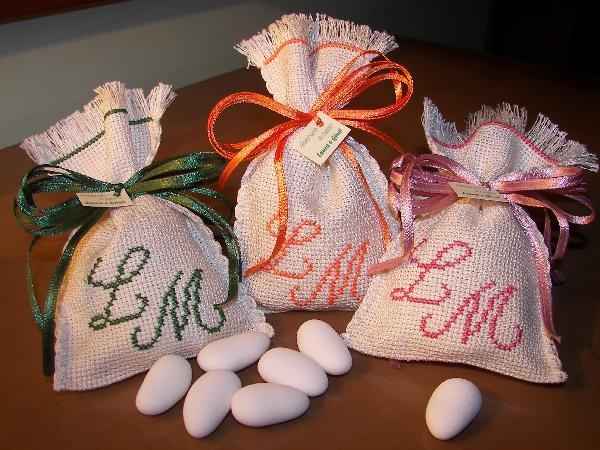 Sacchettino-confettata a punto croce!